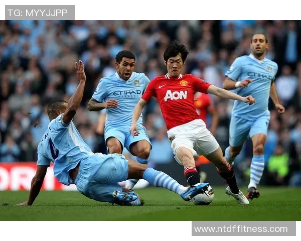 韩国足球明星朴智星的传奇人生与职业生涯回顾